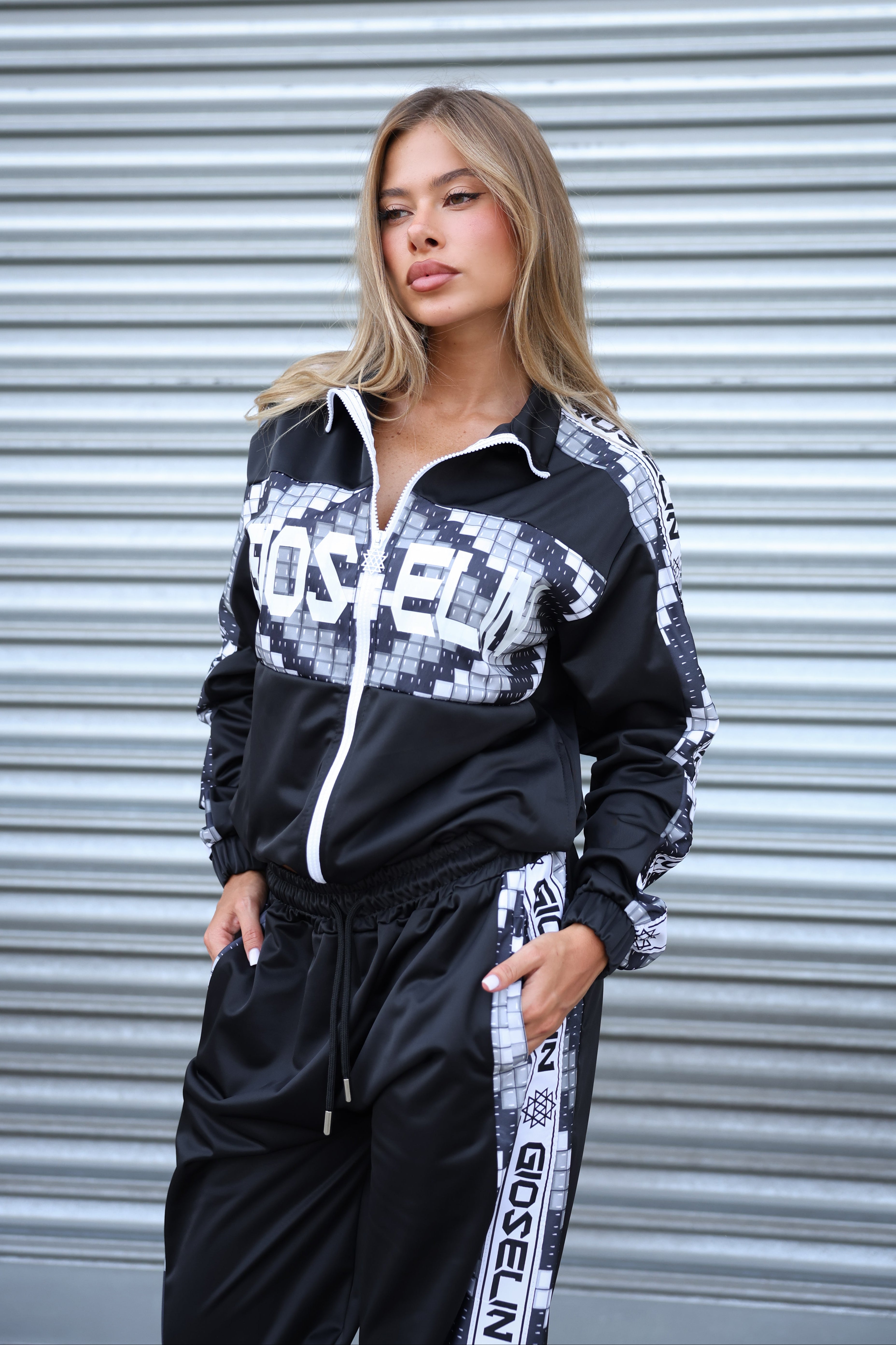 Tuta Pixel Icon Silver