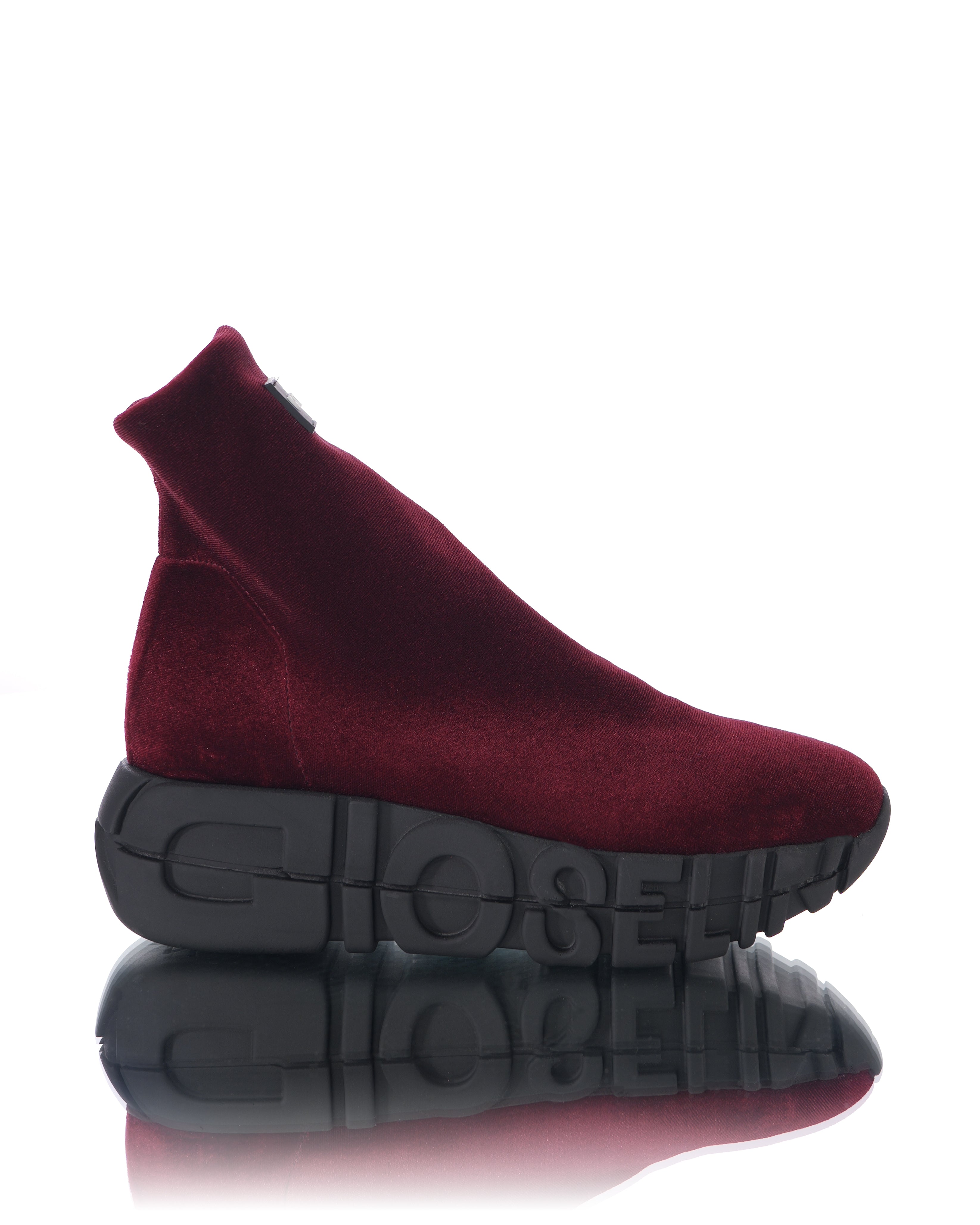 War Velvet Bordeaux