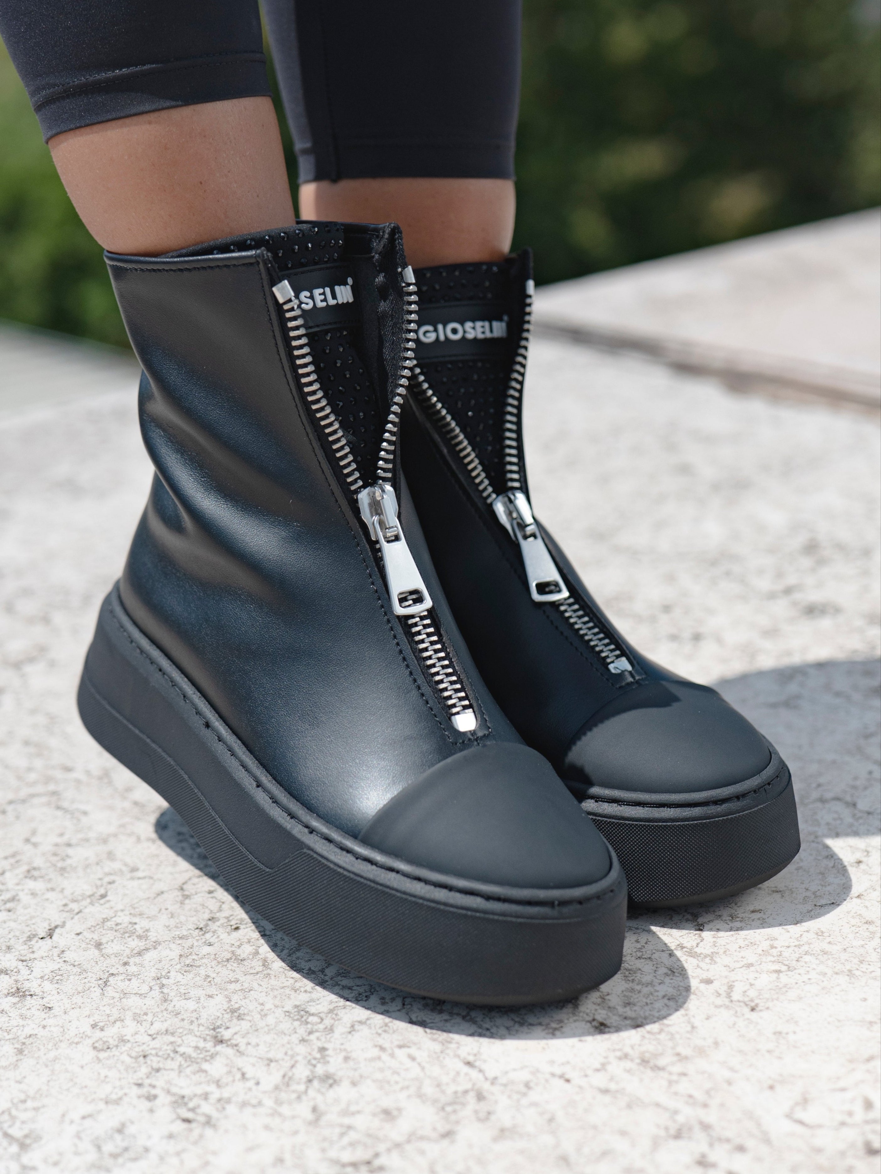 LIGHT - Line Total Black Diamond