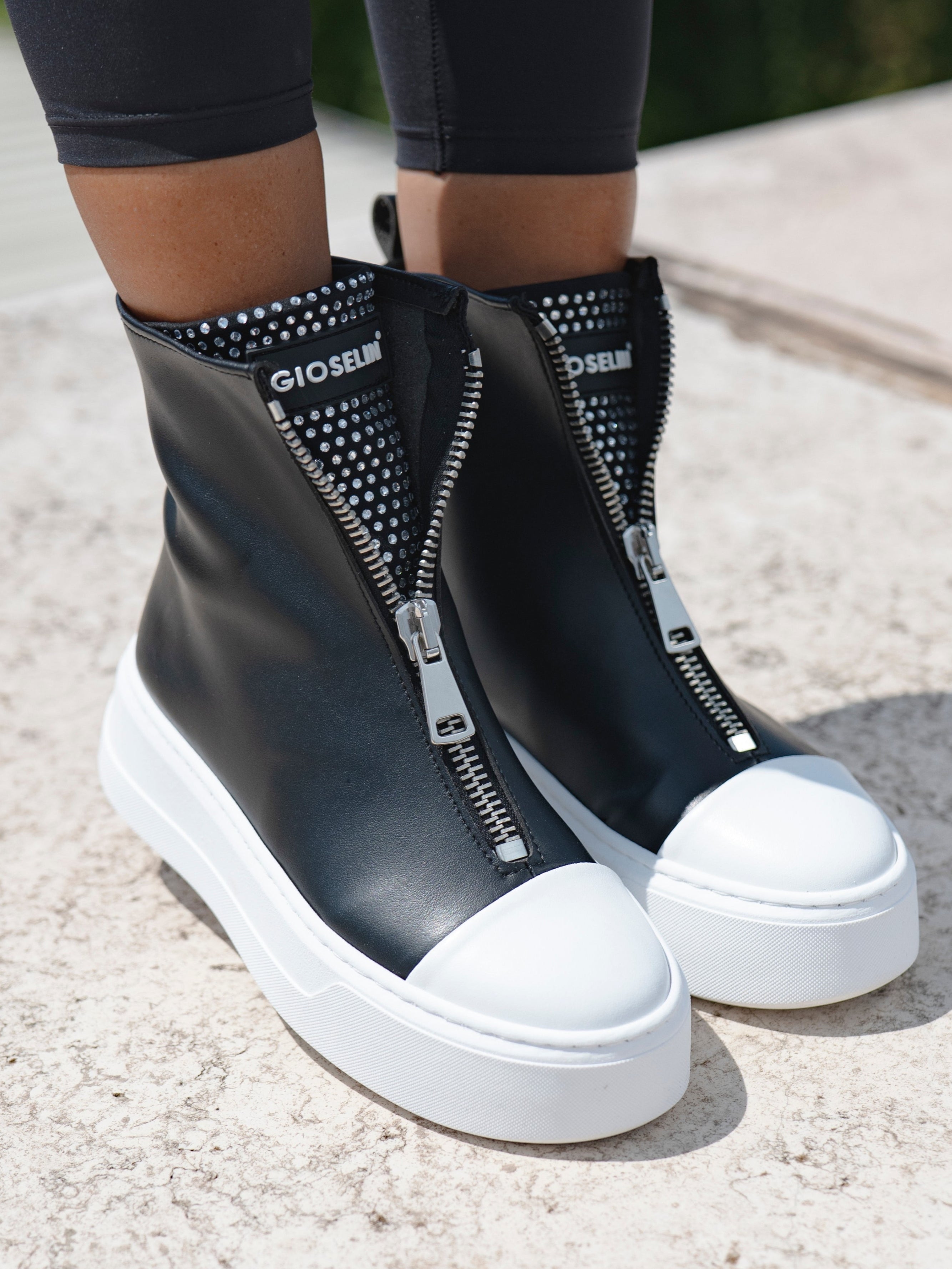 LIGHT - Line Diamond