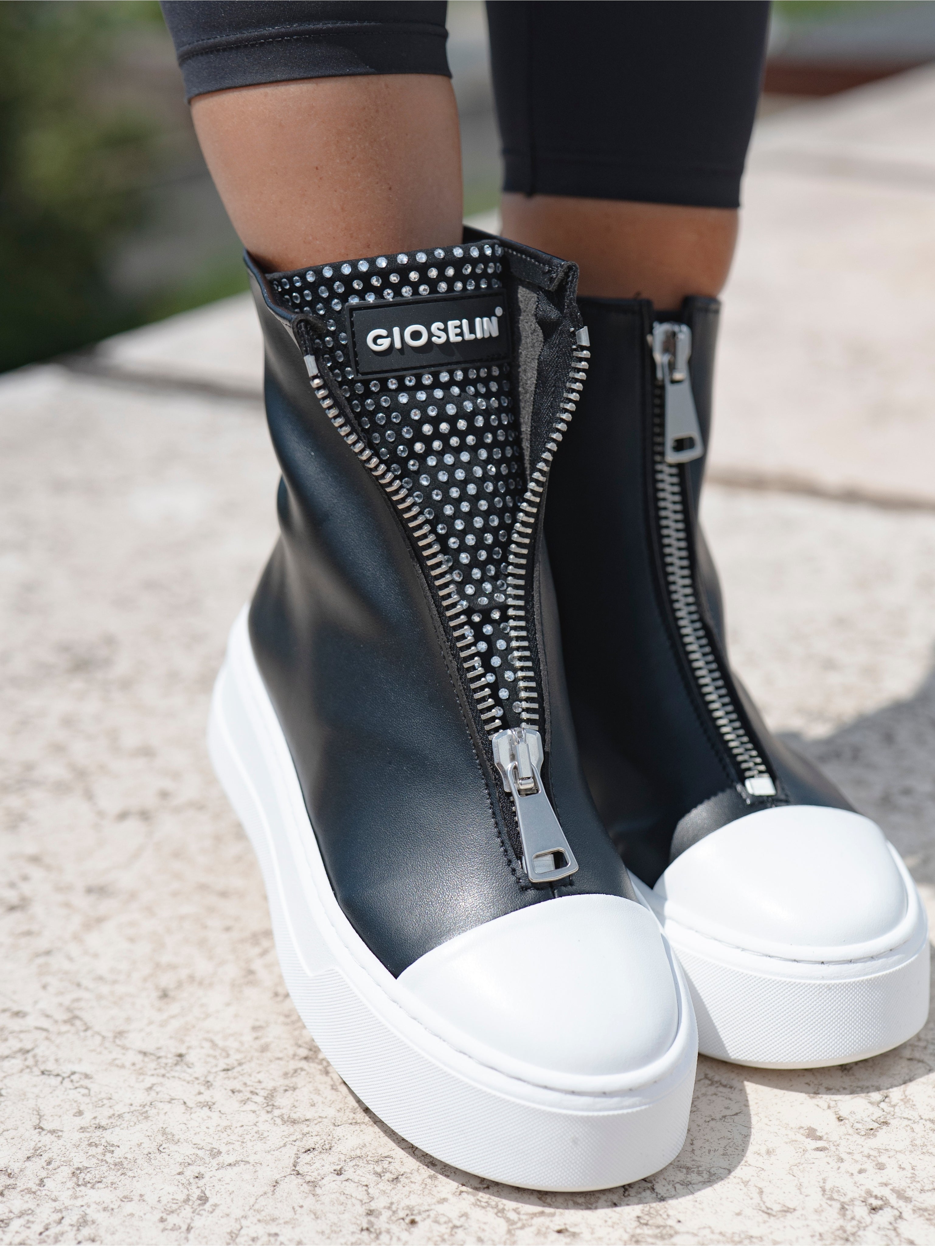 LIGHT - Line Diamond